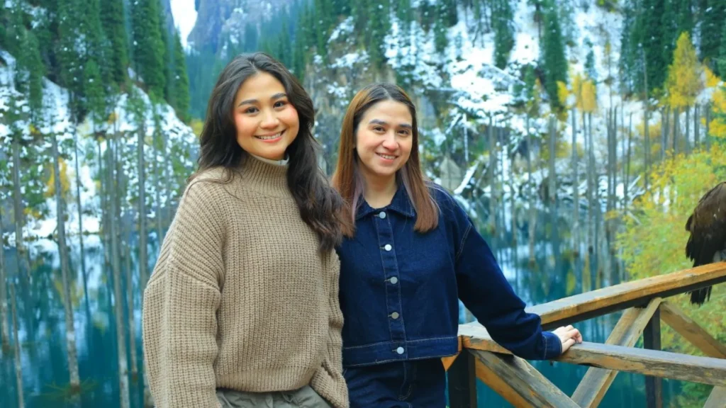 Kaindy Lake Team Travel Tourists